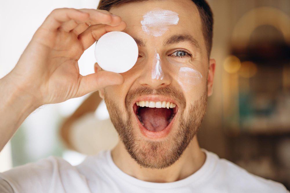 man-trying-moisturizer